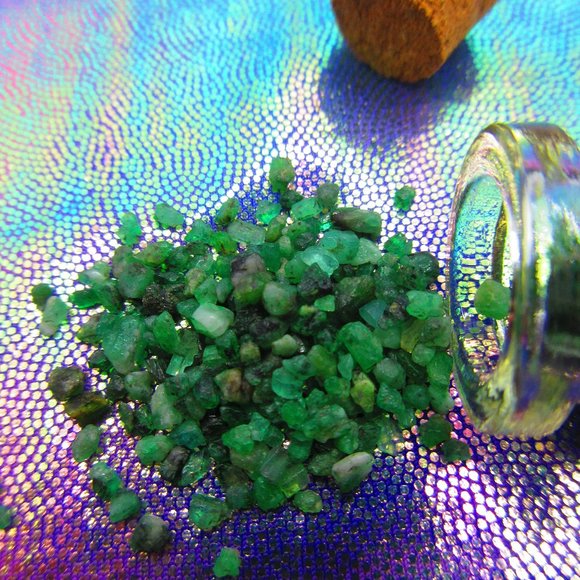 Emerald Small Gemstone Chips In A Bottle Embellishments Natural Semi Precious - Picture 1 of 3